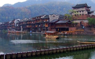 【天富会员】路易威登服装时尚传奇的演绎